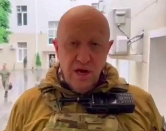 Em julho, o mercenário fez uma aparição em um vídeo no qual saudava seus combatentes na Bielorrússia, para onde havia deslocado uma grande força paramilitar como parte de um acordo para encerrar o motim.