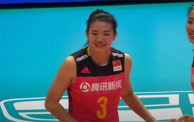 Em março de 2019, a jogadora de vôlei Fangxu Yang se aposentou das quadras. Ela tinha 24 anos e precisou parar após não suportar mais uma grave lesão no joelho que a atormentava desde 2015. 