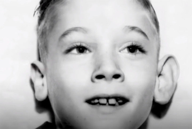 Em meados de 1952, Paul Alexander, um cidadão norte-americano, era uma criança de seis anos de idade e os Estados Unidos enfrentavam um surto de poliomielite, uma doença grave causada pelo poliovírus.
