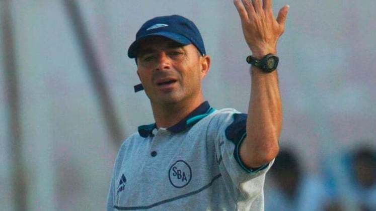 Em meados do mesmo ano, o treinador foi contratado pelo Sport Boys, onde permaneceu até o Campeonato Peruano de 2003 que não terminou por greve dos jogadores no Peru.