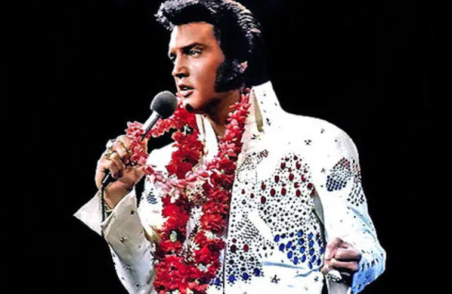 Em quarto lugar, outro nome eterno da música: Elvis Presley, que também foi exímio dançarino. O americano morreu em 1977, aos 42 anos, vítima de uma parada cardíaca, provavelmente causada por uma overdose. Hoje, seus descendentes ganham 110 milhões de dólares, ou seja, 589,6 milhões de reais. 