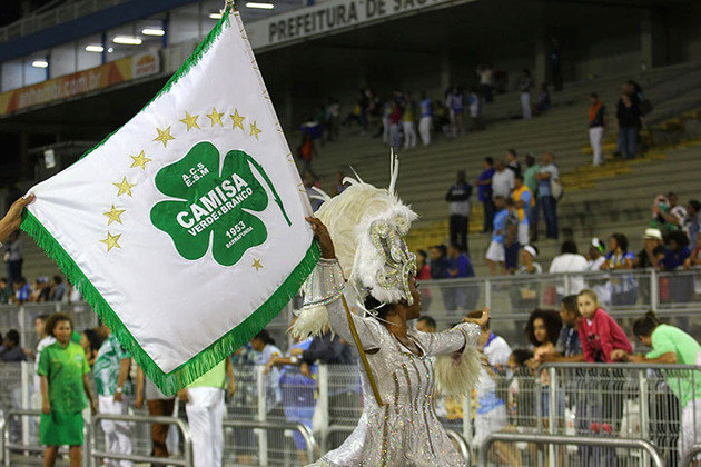 Em São Paulo, a quarta posição é da Camisa Verde e Branco. Apesar das cores e de ficar no bairro da Barra Funda, não tem nenhuma relação com o Palmeiras (a Mancha Verde é a escola 