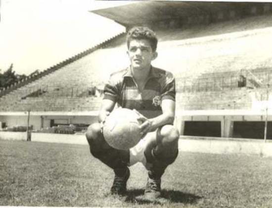 Em seguida, vem DIDA. Tricampeão carioca em 1953, 1954 e 1955 e com mais um título de 1963, atacante balançou as redes 264 vezes em 357 jogos.