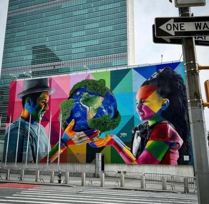 Em setembro de 2022, o artista brasileiro inaugurou um mural de cerca de 350 metros quadrados na fachada da ONU, às vésperas da 77ª Assembleia Geral.