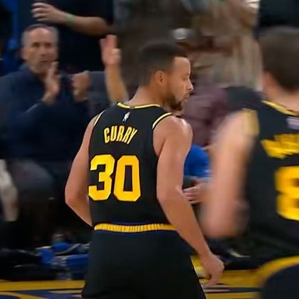 Em seus 30 minutos jogados na partida em que os Warriors passou o carro por cima dos Pelicans, Curry marcou 19 pontos, três rebotes e seis assistências.