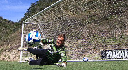 Goleiro Lucas Perri em treino do Botafogo no Rio