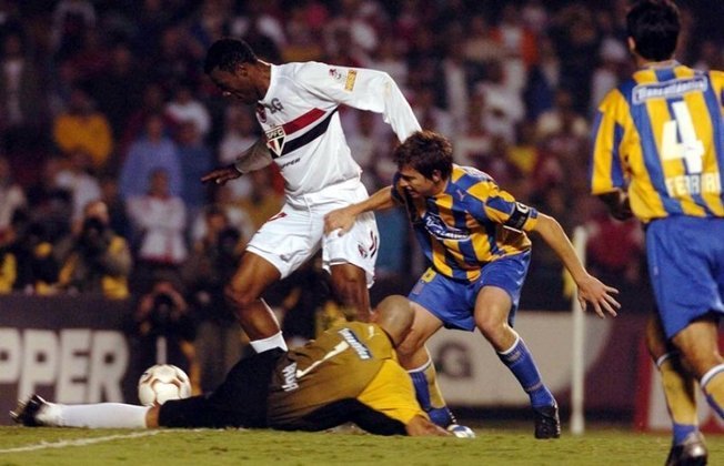 Em sua passagem pelo Tricolor, o atacante foi campeão da Libertadores, Brasileiro e do Mundial em 2005.