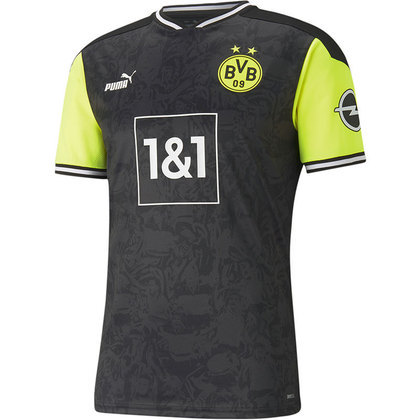  Em terceiro lugar, encontra-se o Borussia Dortmund, da Alemanha, que geralmente tem camisas amarelas. Mas,  este modelo é basicamente preto, com detalhes em amarelo. Bem simples. 