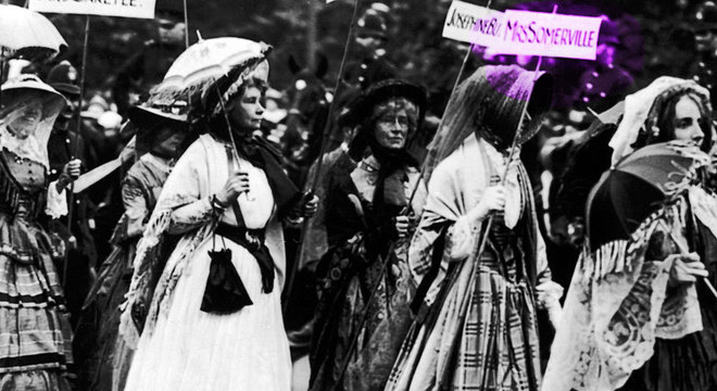 Em um desfile em 1911 em que sufragistas se vestiram como mulheres famosas, uma delas foi de Mary Somerville 