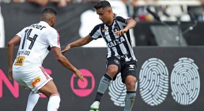 Em um jogo muito disputado, o Botafogo empatou com o São Paulo, em casa. A equipe carioca chegou aos 33 pontos  e tem 7% de chances de queda.