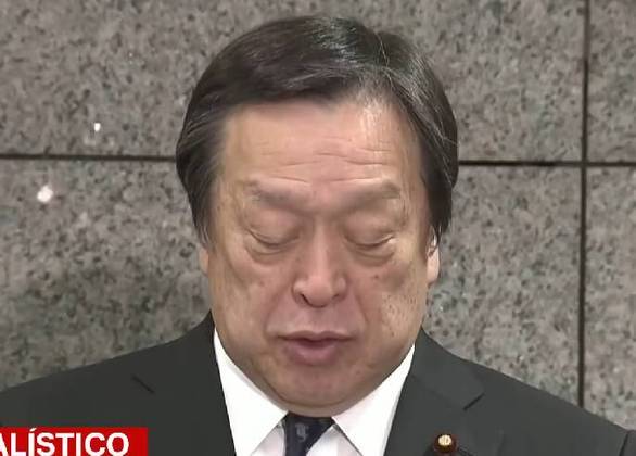 Em uma coletiva de imprensa em Tóquio nesta quinta-feira, o secretário-chefe do gabinete do Japão, Hirokazu Matsuno, defendeu a resposta do governo, mas admitiu que as informações emitidas pelo “Alerta J” não foram corrigidas.