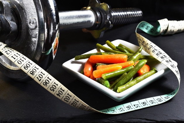 A nutricionista esportiva Sueli Longo, integrante da SBAN (Sociedade Brasileira de Alimentação e Nutrição), explica que a noção de emagrecimento muitas vezes não é a mais correta. 'As pessoas não falam em gastar mais energia, as pessoas
falam em comer menos. Não é isso. É importante que a pessoa tenha uma quantidade de
energia para manter o corpo funcionando adequadamente, e ela tem de promover um
gasto de energia pelo exercício físico, de forma a estabelecer essa diferença'  