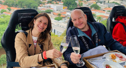 Emanuelle, Jocel e o café da manhã no céu