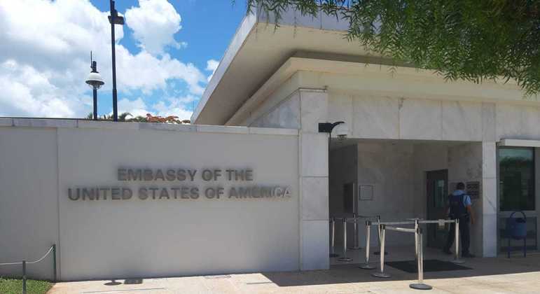 Embaixada dos EUA volta a marcar entrevistas para visto de entrada no país
