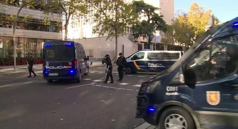 Polícia da Espanha foi enviada à Embaixada dos EUA na capital, Madri