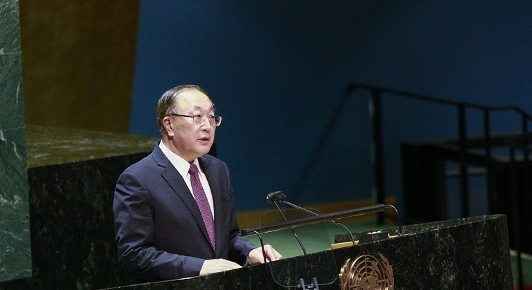 'Deve-se respeitar a soberania de todos os país', declarou Zhang Jun