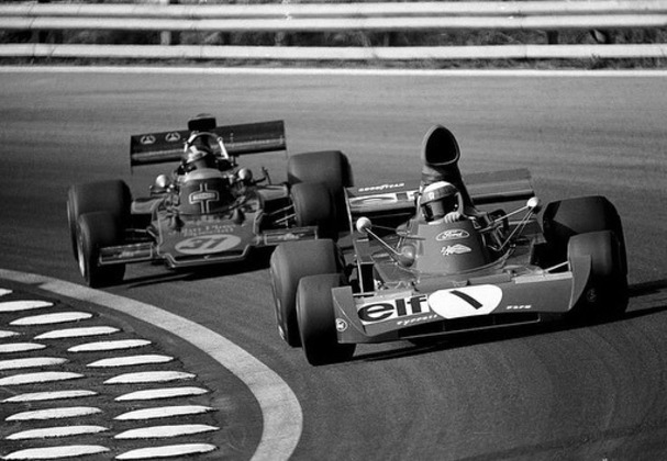 Emerson FittipaldiFittipaldi conquistou o segundo título em 1974, pela McLaren. Além de bicampeão da Fórmula 1, o piloto também venceu duas vezes as 500 Milhas de Indianápolis, em 1989 e 1993