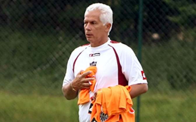 Emerson Leão tinha sido anunciado como técnico da Seleção Brasileira no lugar de Luxa. Porém, cumpria suspensão e não poderia estrear contra a Colômbia.