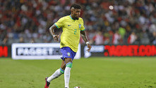 Emerson Royal defende Neymar: 'Um monte de cara nem sai de casa e não faz 1% que ele faz' 
