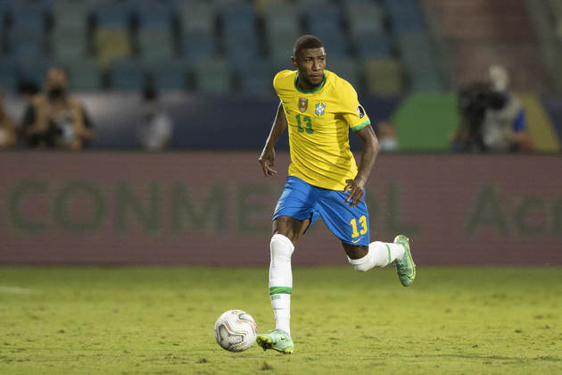 EMERSON ROYAL (lateral-direito - Tottenham): Com atuações crescentes no Tottenham, o lateral pode ser a solução para a carente defesa do Brasil.