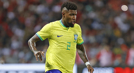 Emerson Royal celebrou a convocação nas redes sociais
