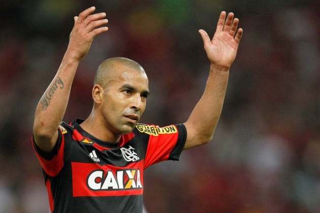 Emerson Sheik (atacante): torcedor do Flamengo – defendeu o clube em 2009 (primeira passagem) e 2015 a 2016 (segunda passagem) – aposentado 
