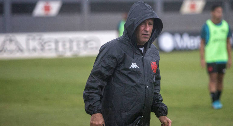 Emílio Faro é o técnico interino do Vasco