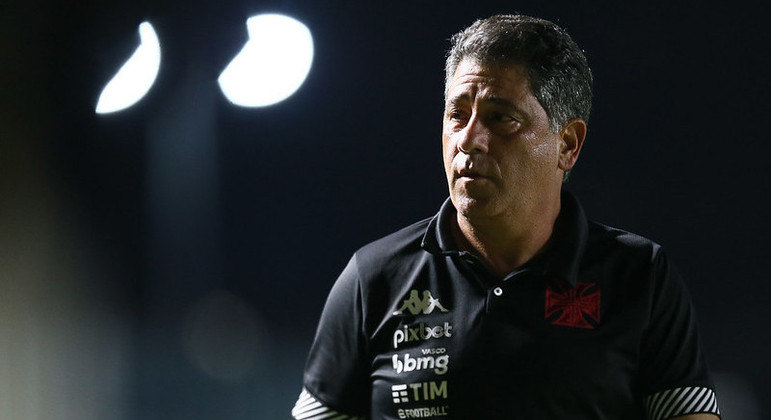 Emílio Faro venceu sua terceira partida como técnico interino do Vasco nesta Série B