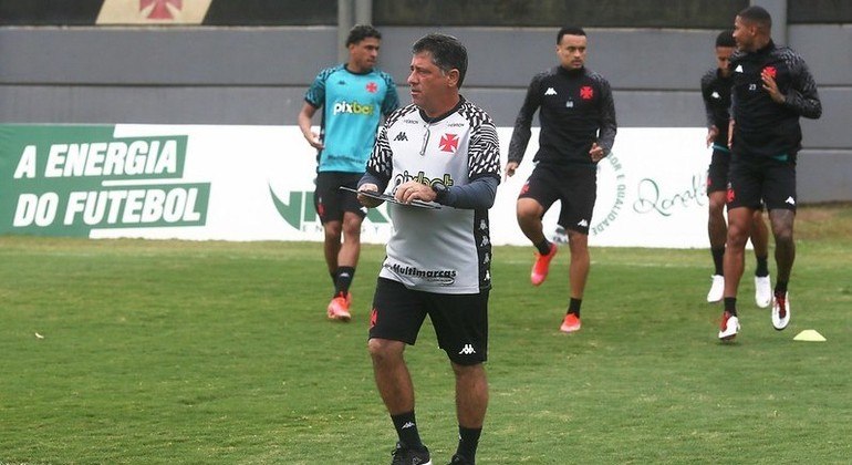 Emílio Faro conta com respaldo em seu trabalho no comando do Vasco