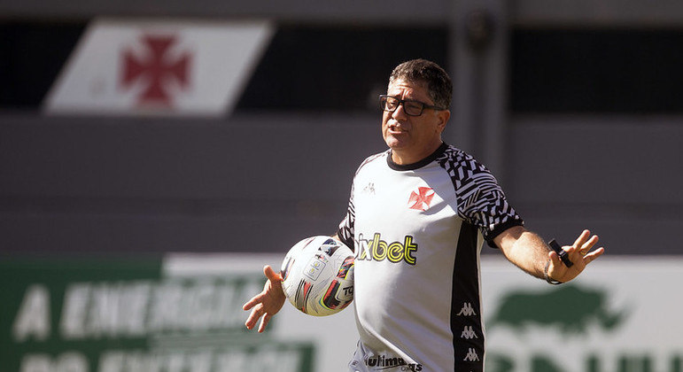 Emílio Faro, técnico interino do Vasco