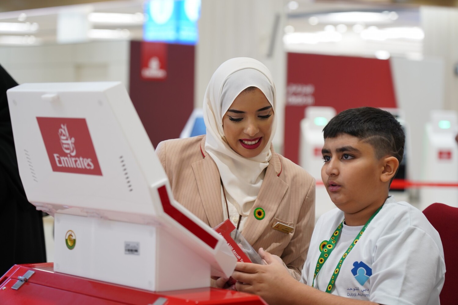 Emirates: 
treinamento sobre deficiências ocultas antes do Dia Mundial do Autismo