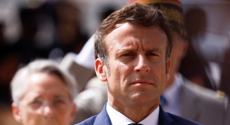 Macron pediu aos franceses que aceitem "pagar o preço da liberdade"
