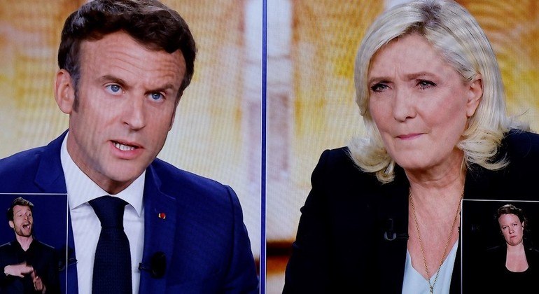 Emmanuel Macron e Marine Le Pen em último debate antes das eleições presidenciais