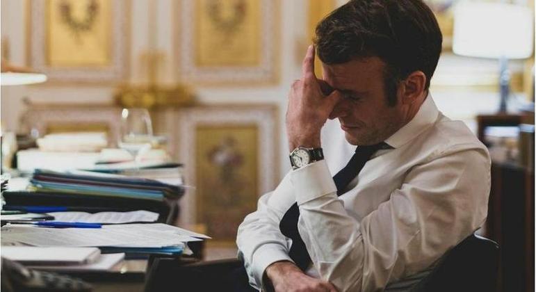 Emmanuel Macron foi fotografado após negociações com russos sobre invasão na Ucrânia