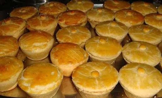 Empadinhas de queijo (Empadinhas de queijo que derretem na boca vem ver)