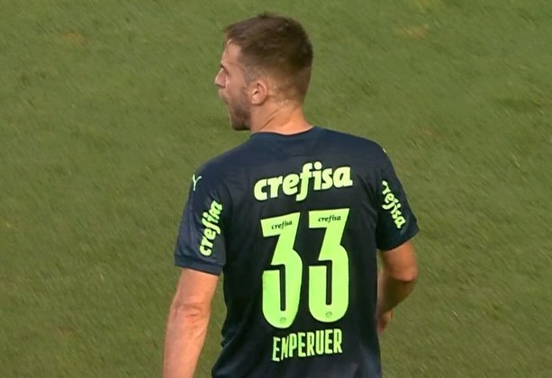 'EMPERUER' - A passagem do zagueiro Alan Empereur pelo Palmeiras pode não ter sido marcante pela qualidade de suas atuações, mas ficou marcada pelo erro na grafia do seu nome em um clássico contra o Santos que terminou empatado por 2 a 2. 