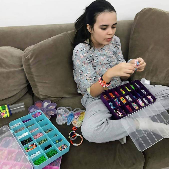 Menina de 8 anos faz sucesso com papelaria 'moderninha' que segue  tendências das redes, Ideias de negócios