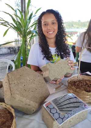 Geisiane toca o projeto sozinha