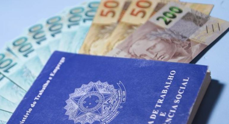 83.297 novas vagas de trabalho com carteira assinada foram criadas em janeiro, menor número desde 2020