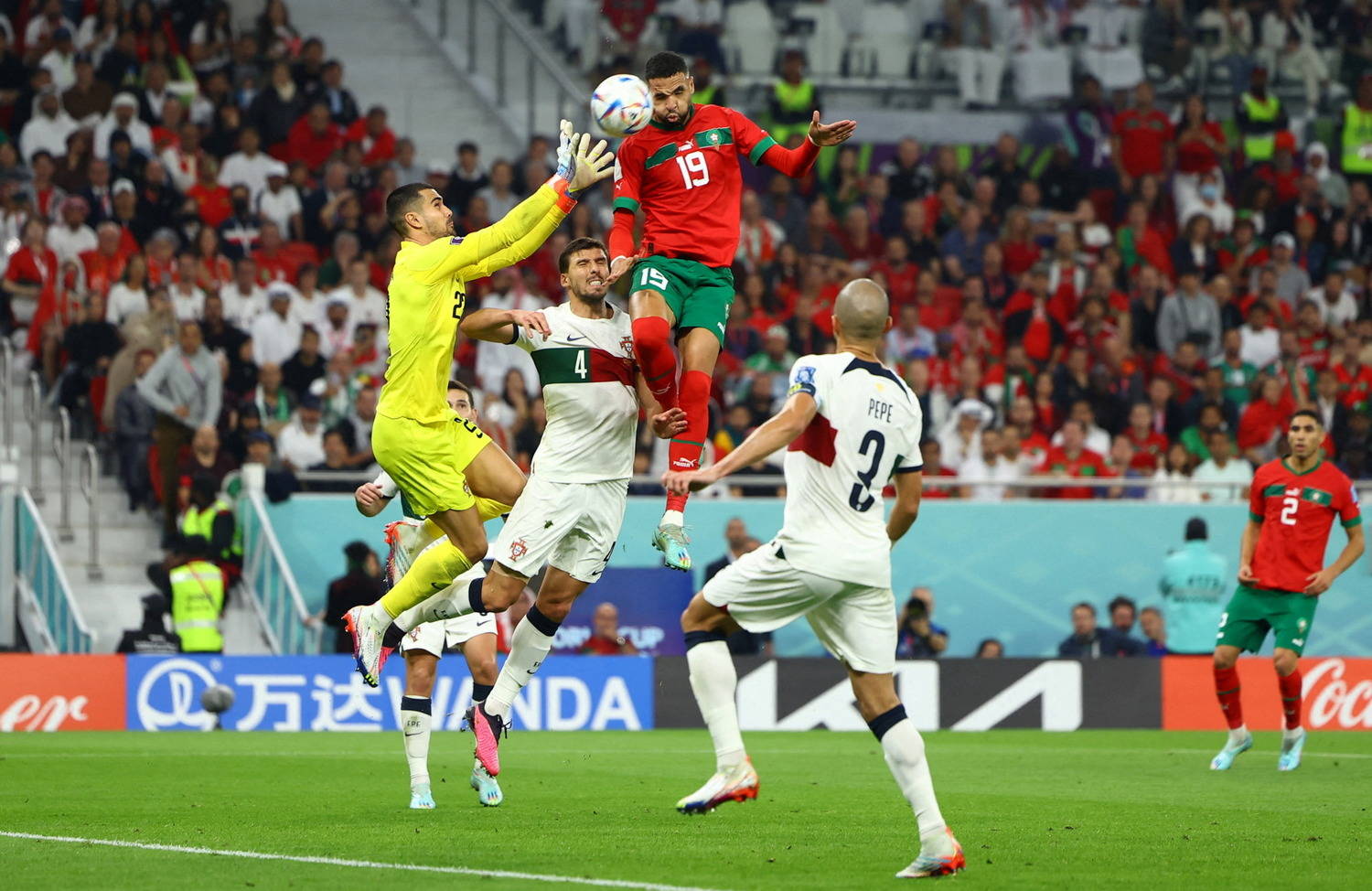 Cristiano Ronaldo iguala recorde mundial de jogos por seleção ao entrar em  campo contra o Marrocos