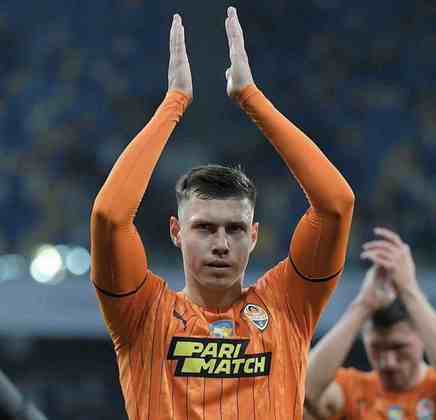 ENCAMINHADO - De acordo com o jornalista Fabrizio Romano, o zagueiro Mykola Matvienko, do Shakhtar Donetsk está prestes a renovar seu contrato com o clube ucraniano. O novo vínculo do jogador deve ser estendido até 2028. 