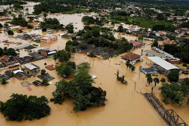 Enchente histórica atingiu mais de 800 famílias no Acre em 2015