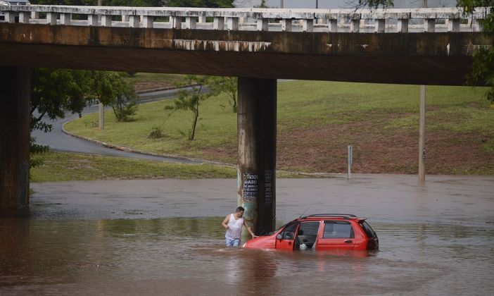 Em 2016, as fortes chuvas que atingiram o Distrito Federal causaram alagamentos em diversas regiões administrativas 