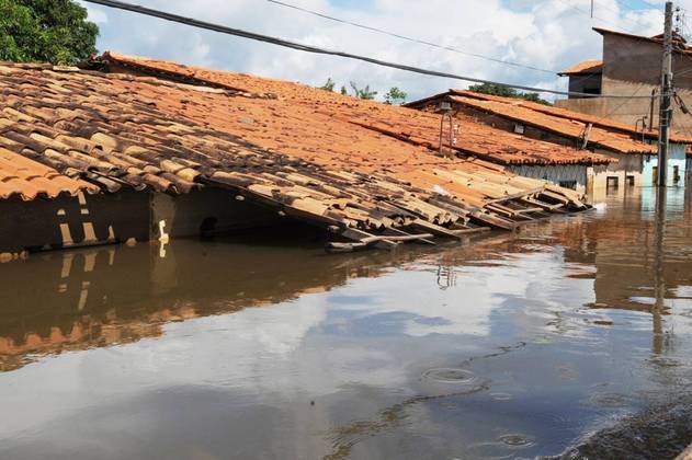 Casas ficam submersas em enchente no Maranhão neste ano