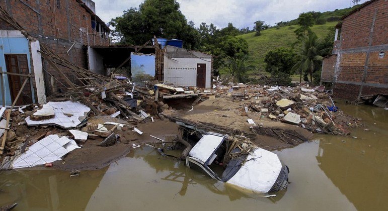 Região afetada por enchentes no sul da Bahia