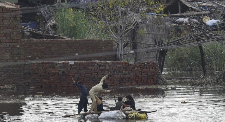 País sofre crise econômica que deve ser agravada após enchentes