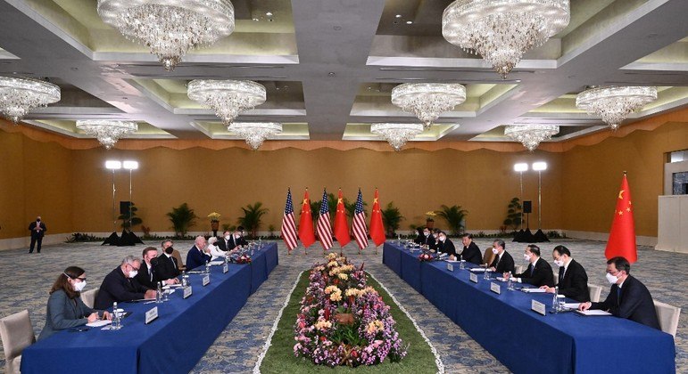 Joe Biden e Xi Jinping se reuniram nesta segunda-feira (14), em Bali, na Indonésia
