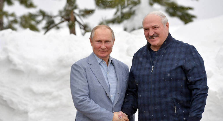 O presidente russo, Vladimir Putin e o presidente da Belarus Alexander Lukashenko