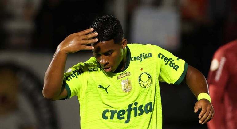 Endrick comemora gol contra o Bragantino. Mas Abel deixou claro. Será reserva na decisão contra o Boca