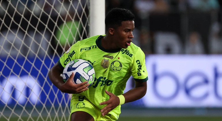 Endrick teve atuação incrível. Aos 17 anos, ele marcou dois gols e liderou a virada inacreditável